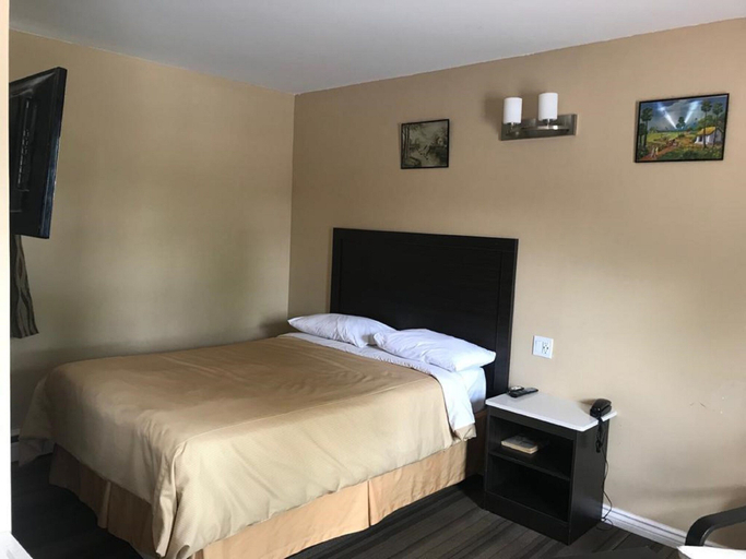 Bedroom 3, Davidson Motel, Brant