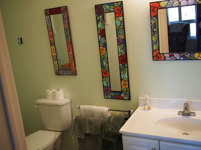 Bathroom 4, Our Valley View Bed & Breakfast, Durham