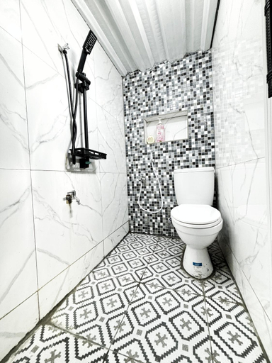Bathroom 4, Kost Harian Semarang Murah, Semarang