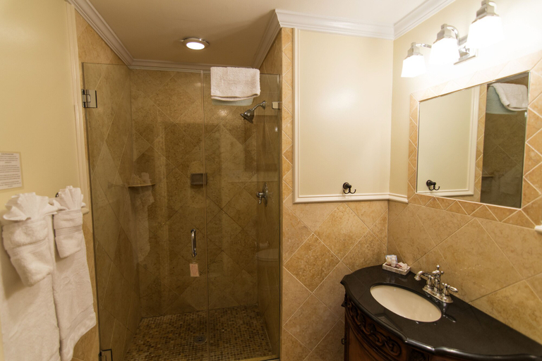 Bathroom 3, La Reserve on Pine, Philadelphia