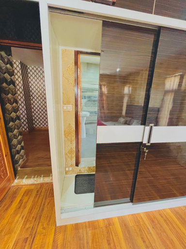 3, REEMA INN, Srinagar