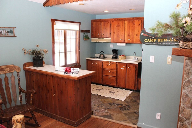 Others 5, Fawn Valley Inn: 157 1 Bedroom Cabin, Larimer