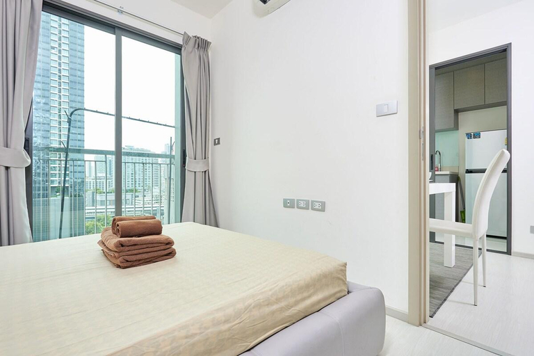 Bedroom 3, 5mins walk to BTS Thonglor; easy access 1-bedroom, Wattana