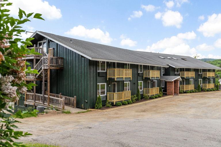 Exterior & Views