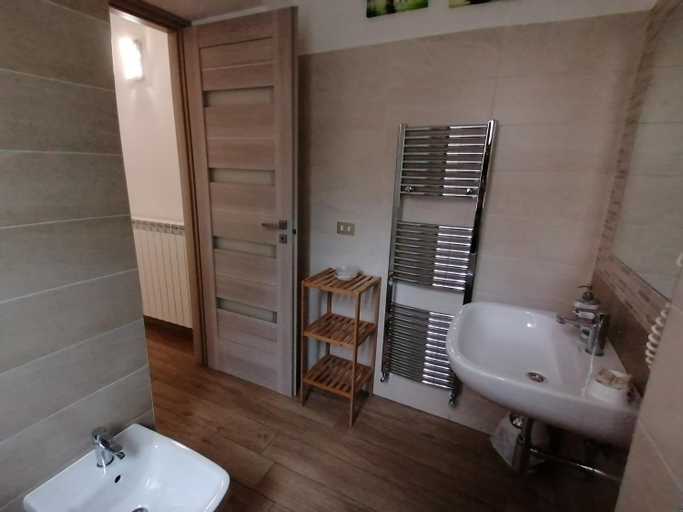 Bathroom 2, the Mainstreet, Napoli
