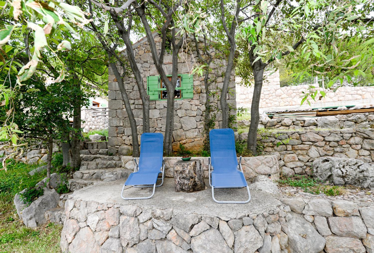Sport & Beauty 2, Traditional stone house Adrian, Starigrad