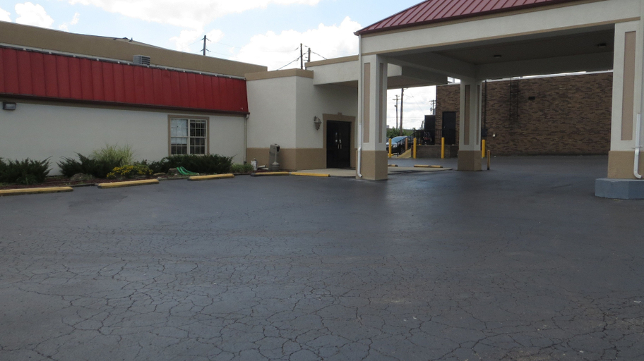 Property entrance 4, Travelodge by Wyndham Richmond Kentucky, Madison