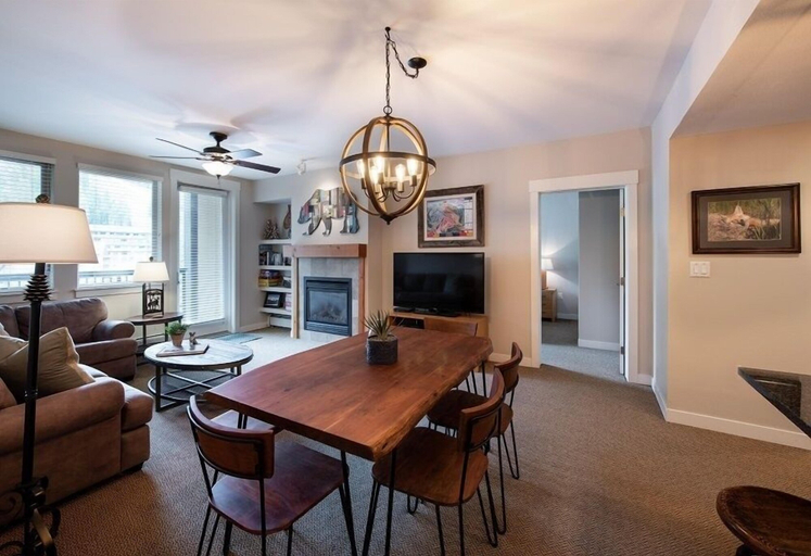 Dining, Ski Condo with Mountain and Resort View - Fraser Crossing/Founders Pointe Select-Rated 4457, Grand