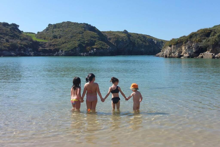 4, CASA NOGALES junto a PLAYA DE POO y SENDA. WIFI, Asturias