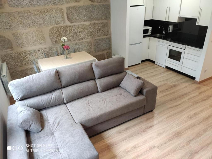 Others 3, Villa Trabazos Abellas, Ourense