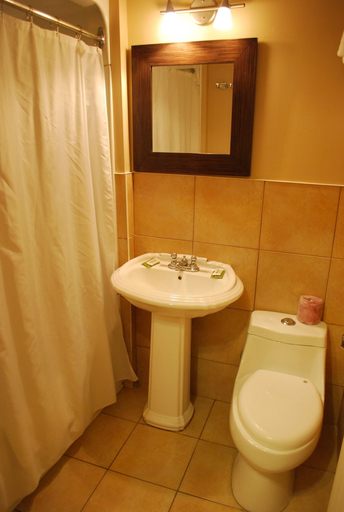 Bathroom 5, Chomedey Inn, Laval