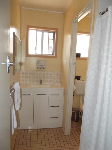 Bathroom 4, Bridge Street Motor Inn, Toowoomba - West