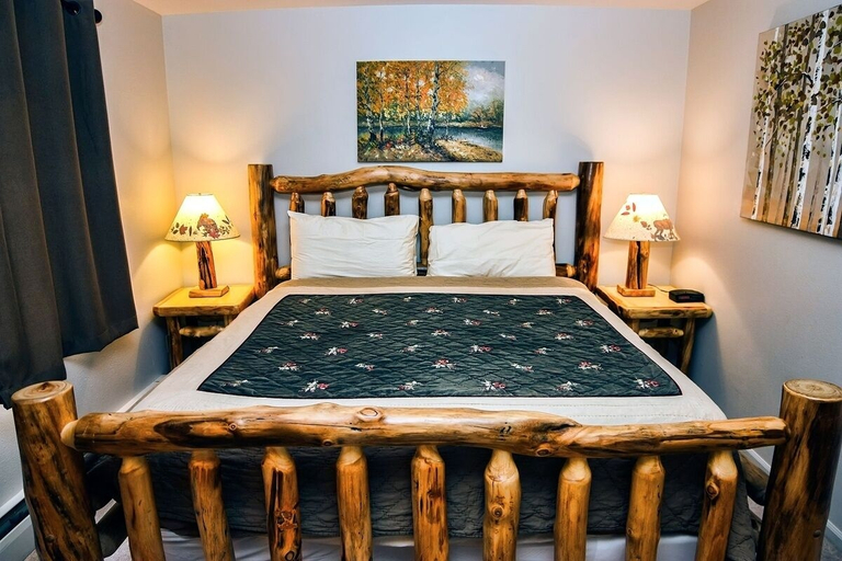 Bedroom, Fawn Valley Inn: 282 1 Bedroom Condo, Larimer
