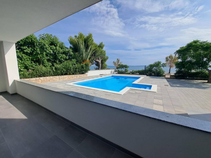 Sport & Beauty 2, Villa Leptiric, Vir