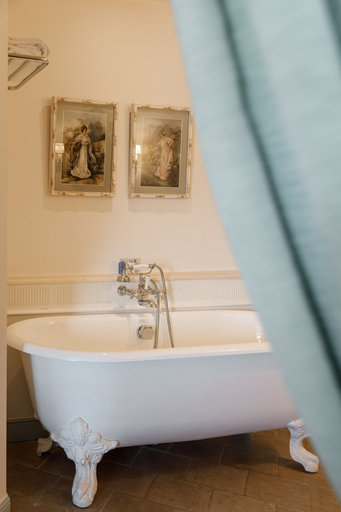 Bathroom 5, Hotel de Toiras, Charente-Maritime