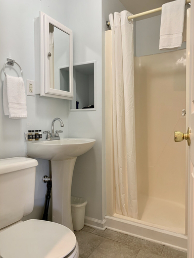 Bathroom 2, The Inn at Southport, Brunswick