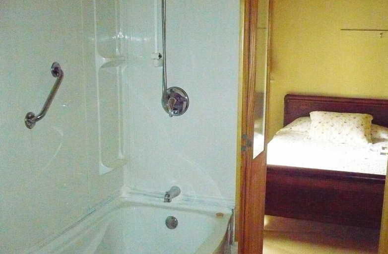 Bathroom 4, L'Intendant, Communauté-Urbaine-de-Québec