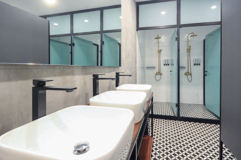 Shared bathroom, Mr. Herold homes, Mexico City