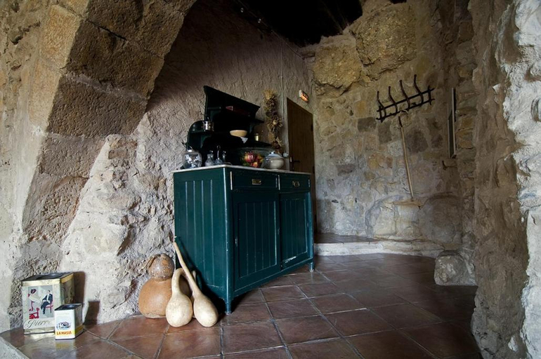 Kitchen 4, Ca l'Aleixa Rooms, Tarragona
