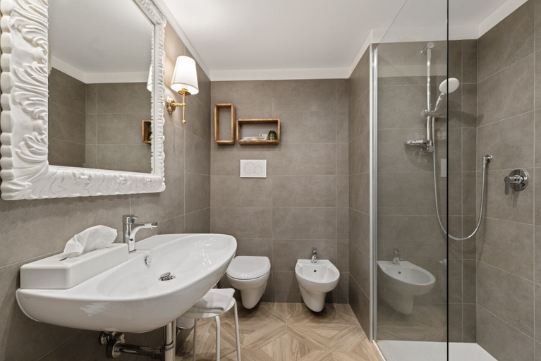 Bathroom 5, Leon d'Oro, Trento