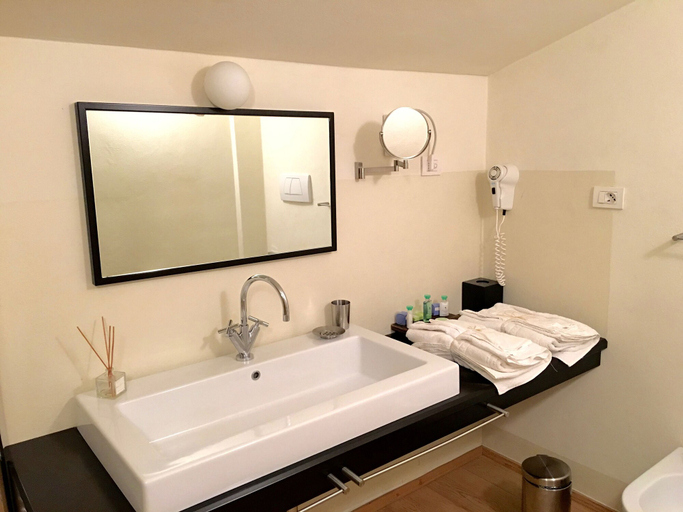 Bathroom 5, Locanda Palazzone, Terni