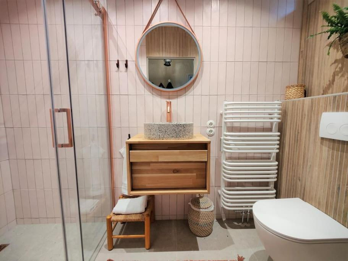 Bathroom 3, The Forest Lodge, Ede