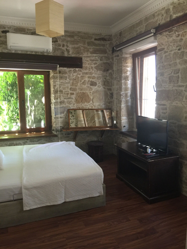 Bedroom 3, Iyon Pansiyon, Foça