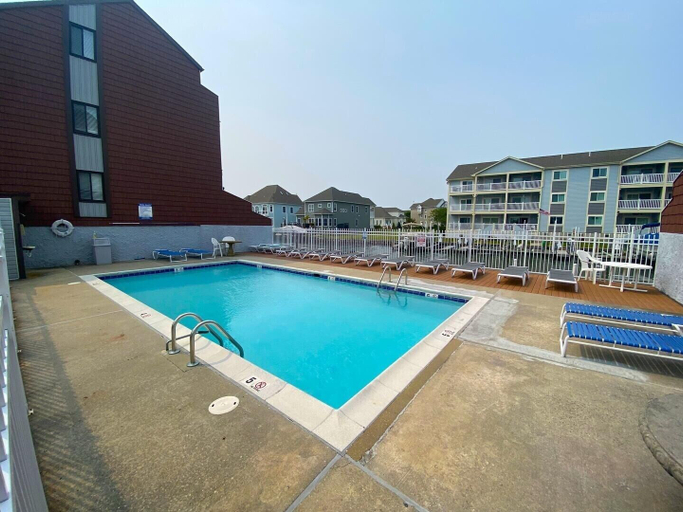 Pool, Harbour Bay 19 2 Br townhouse by RedAwning, Worcester