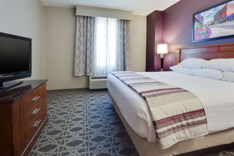 Bedroom 3, Drury Inn & Suites Middletown Franklin, Warren