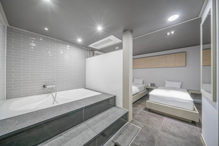 Bathroom, Daegu Bonridong Lovely Hotel, Buk