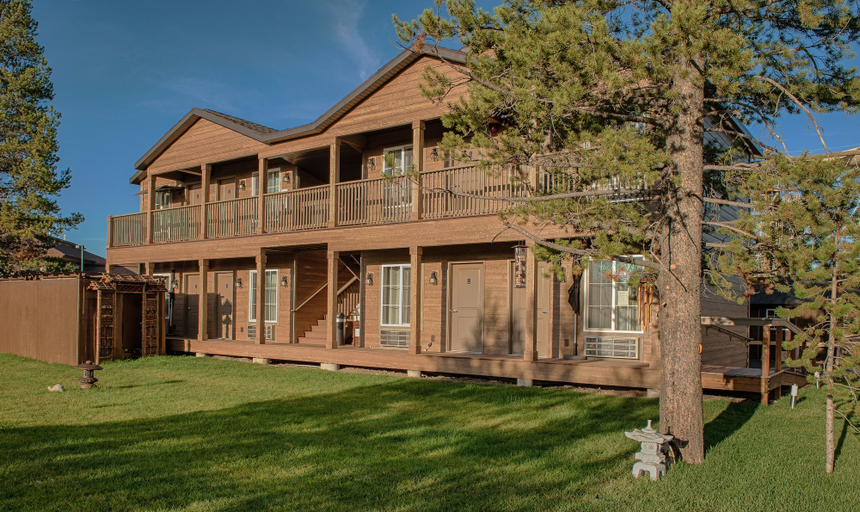 Exterior & Views 2, Tao's Inn, Gallatin