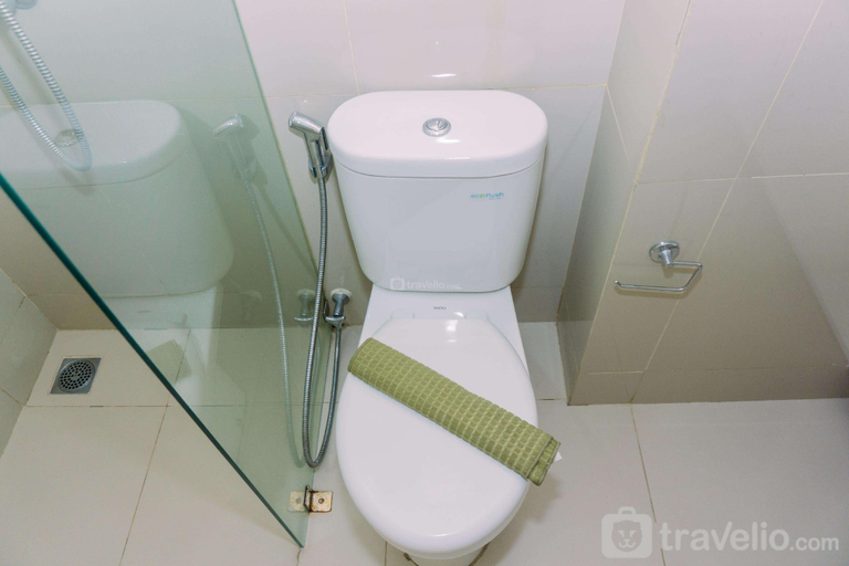 Bathroom, Cozy Living Studio Tree Park City BSD By Travelio, Tangerang Selatan