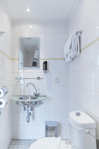 Bathroom 5, Hotel de la Bourse, Maastricht