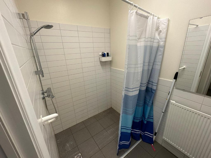 Bathroom, Baron's Hostel, Reykjavík