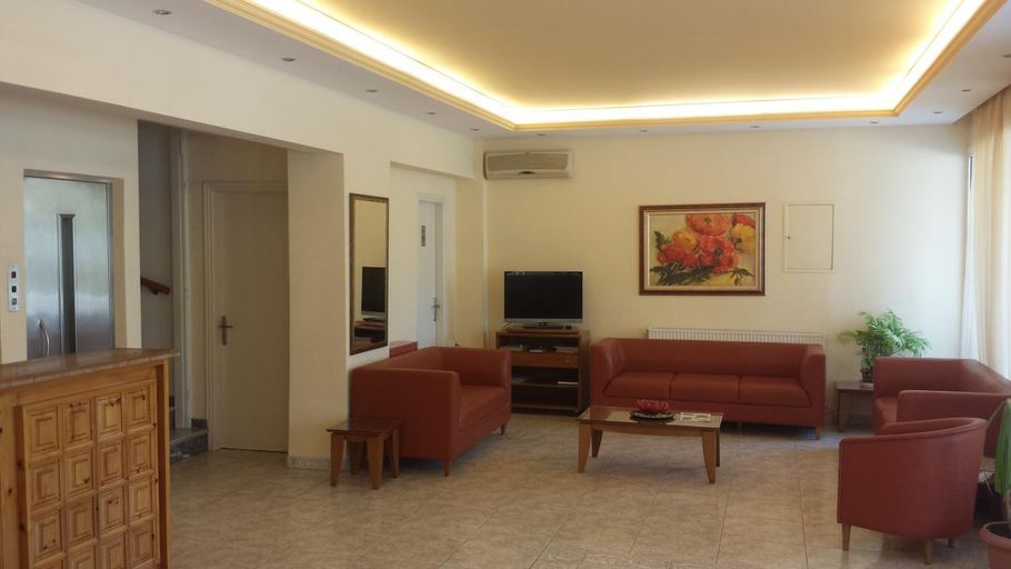 Shared lounge/TV area 4, Dimitra Hotel, Central Greece