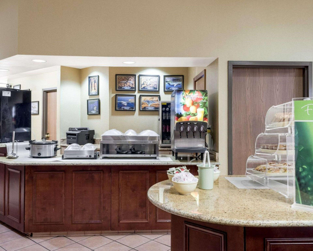 Food & Drinks 5, Quality Inn Columbus, MS, Lowndes