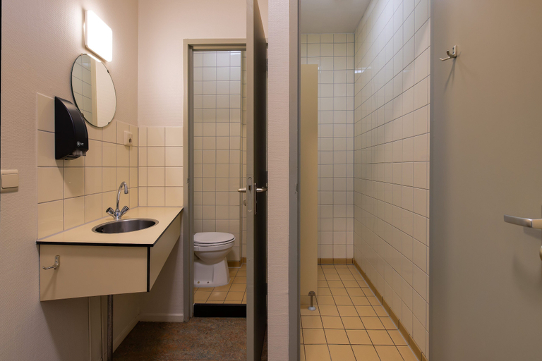 Bathroom 2, Stayokay Utrecht Bunnik - Hostel, Bunnik
