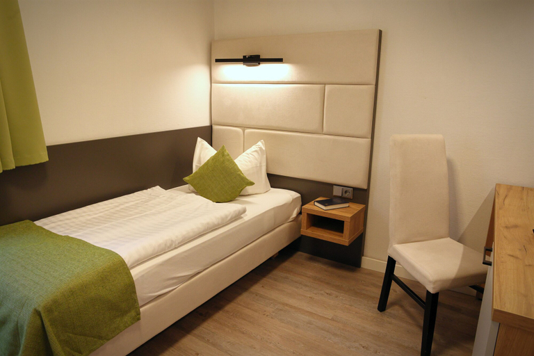 Bedroom 3, Hotel & Restaurant Kranichsberg, Oder-Spree