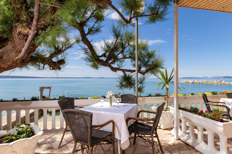 Food & Drinks 2, Rooms Marinac, Podstrana