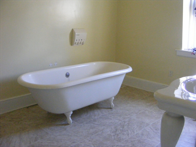 Bathroom 5, Elevate Rooms at 66 Montague, Digby