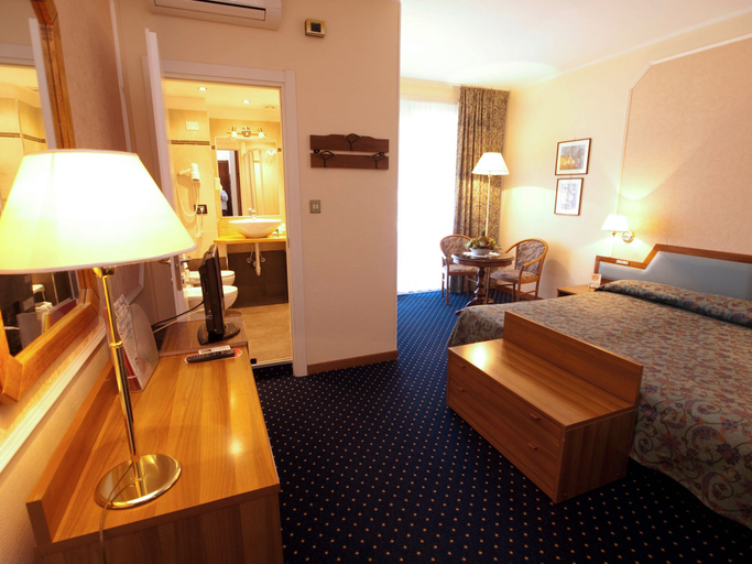 Others 5, Hotel Elena, Aosta