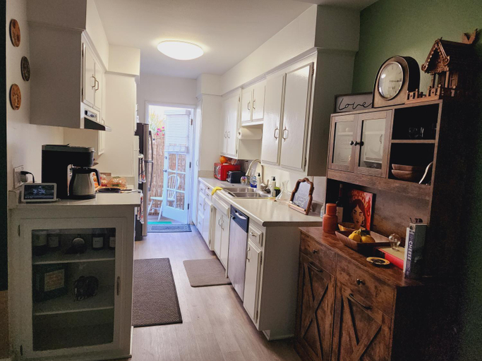 5, Cozy Private Room & Bath Central Location LA, Los Angeles
