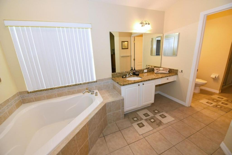 Bathroom, Lovely Lakeside 4-Bed Pool Home at Villa Sol-3125, Osceola