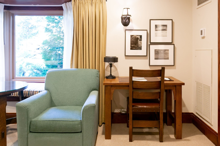 Others, Deluxe King Room Hotel Room by RedAwning, Summit