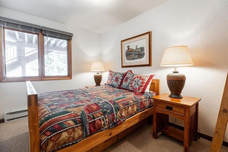 Room 4, Townhome with Covered Parking Space & Fireplace by RedAwning, Eagle