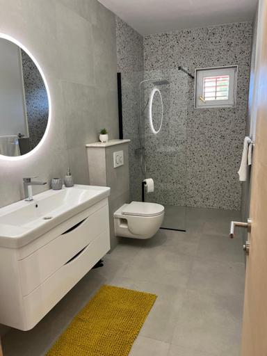 Others 3, Apartmani Vrankovic, Jelsa