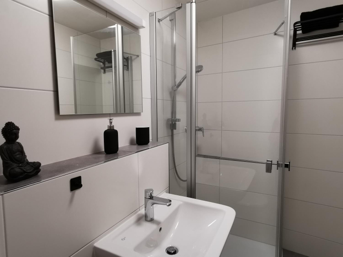 Bathroom, Trier City Center Apartments & Stadthaus, Zentrum, Trier