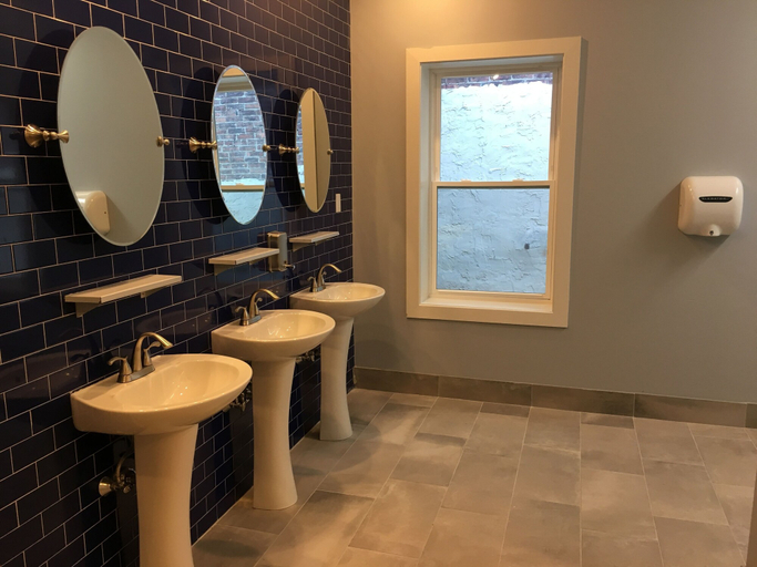 Bathroom 5, Apple Hostels, Philadelphia