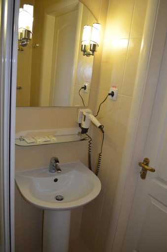 Others 3, Transit Hotel, Lityns'kyi