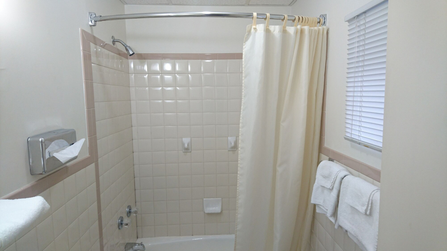 Bathroom 3, Heritage Inn, Fayette